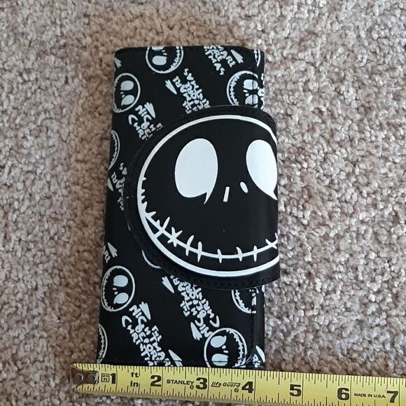 NWOT Nightmare Before Christmas black and white wallet. - Picture 5 of 5